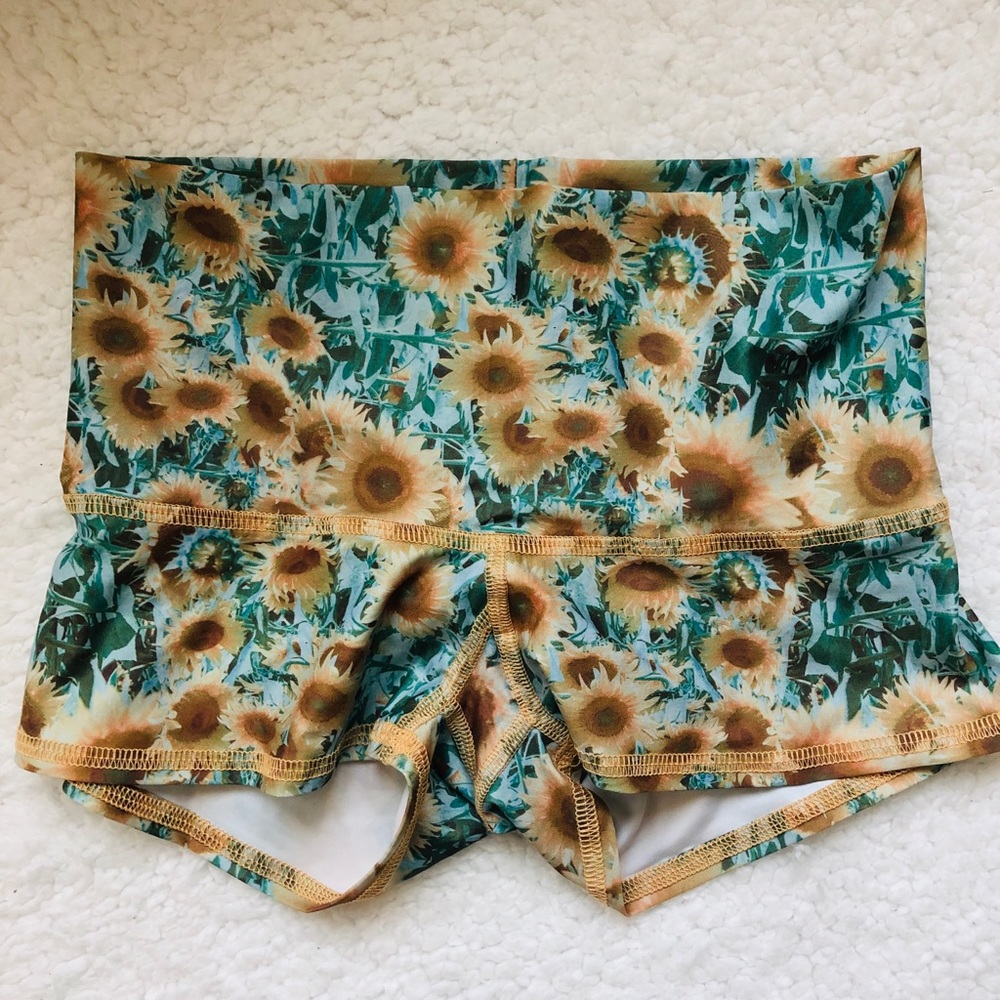 Teeki Sunrise Sun Short